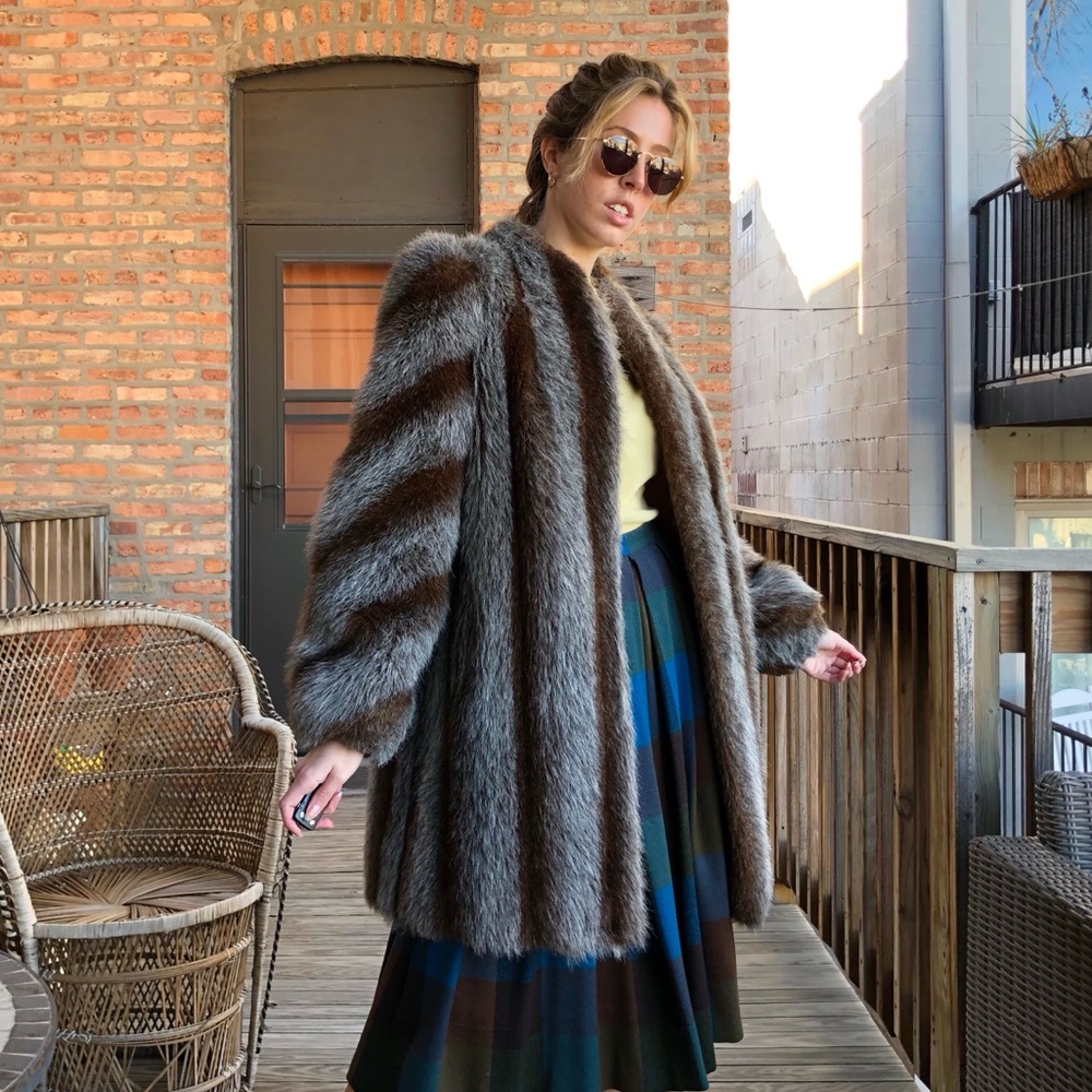 Vintage 80s Outlayers Faux Fur Coat - Picture 5 of 10